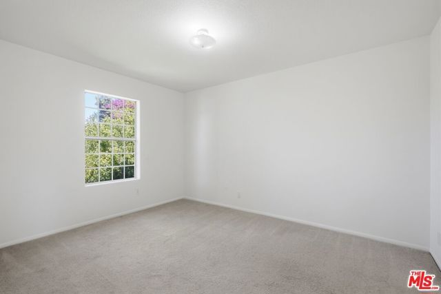 19250 Oxnard Street, Tarzana (los Angeles), CA 91356