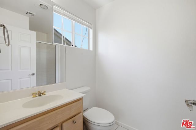 19250 Oxnard Street, Tarzana (los Angeles), CA 91356