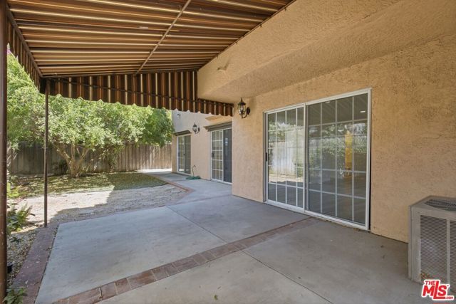 19250 Oxnard Street, Tarzana (los Angeles), CA 91356
