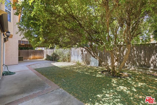 19250 Oxnard Street, Tarzana (los Angeles), CA 91356