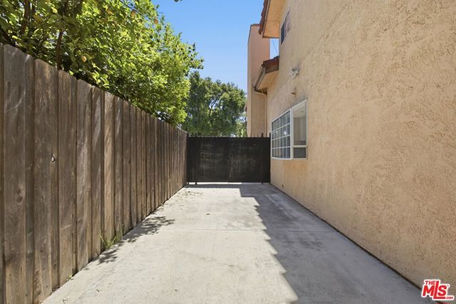 19250 Oxnard Street, Tarzana (los Angeles), CA 91356