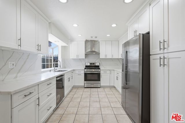 19250 Oxnard Street, Tarzana (los Angeles), CA 91356