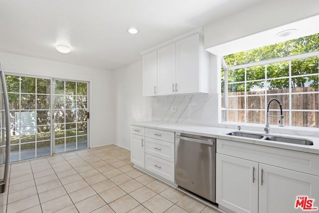 19250 Oxnard Street, Tarzana (los Angeles), CA 91356