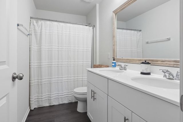 160 Sweetleaf DR, Buda, TX 78610