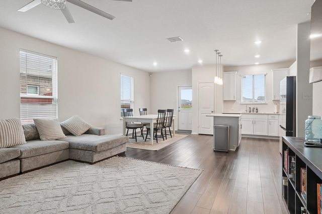 160 Sweetleaf DR, Buda, TX 78610