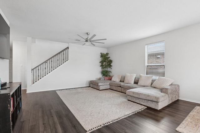 160 Sweetleaf DR, Buda, TX 78610