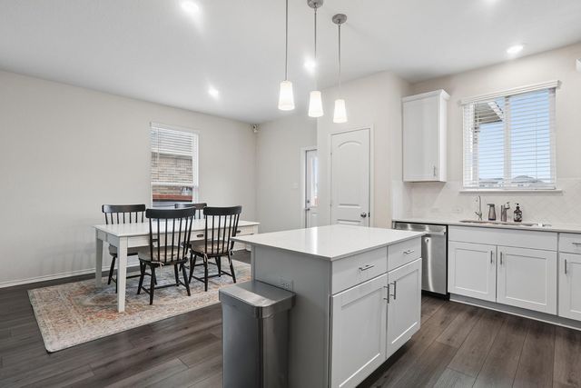160 Sweetleaf DR, Buda, TX 78610