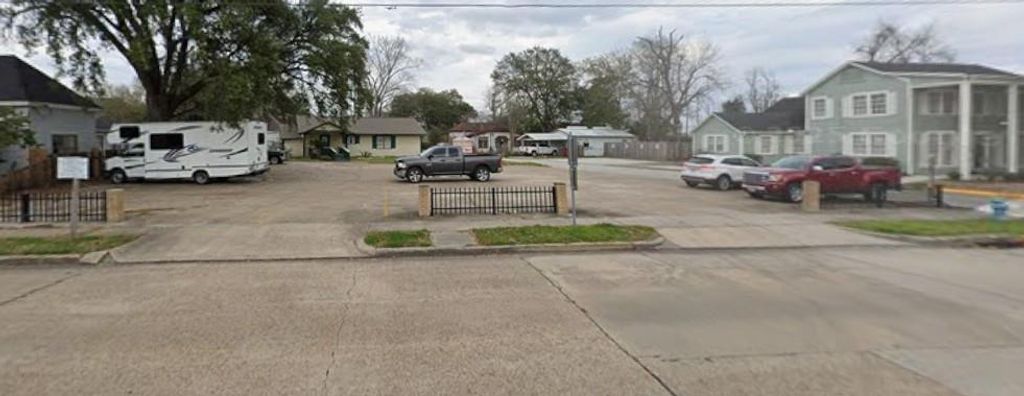 819 E Main Street, Humble, TX 77338