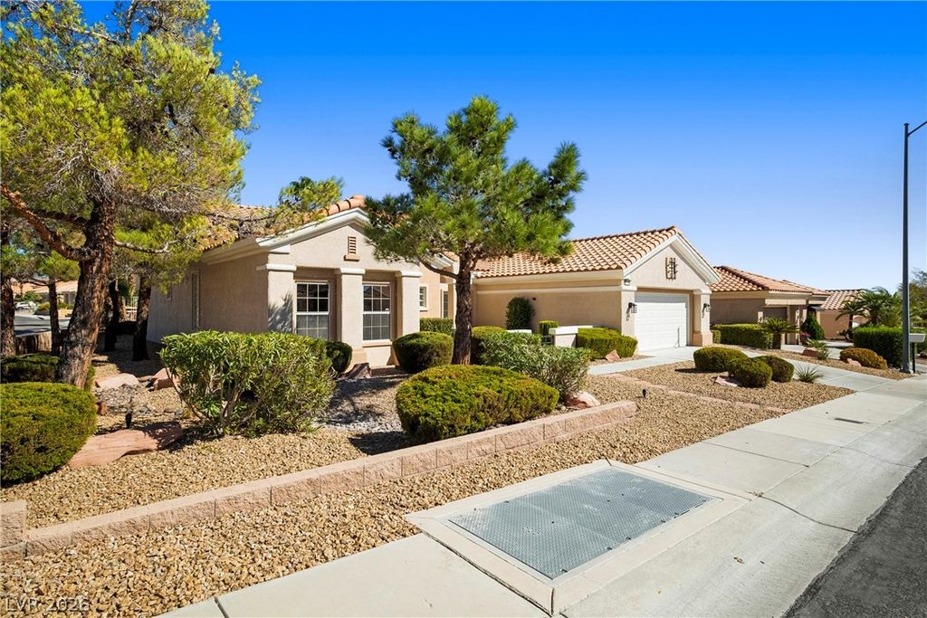 10648 Clarion Lane, Las Vegas, NV 89134 — photo 4