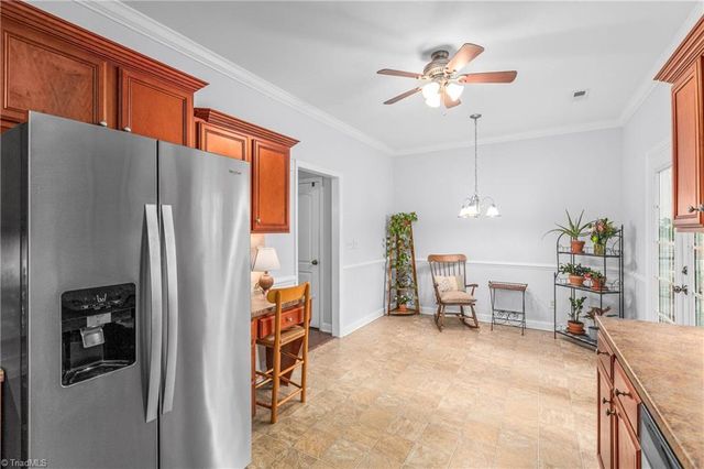 6604 Springfield Village Lane, Clemmons, NC 27012
