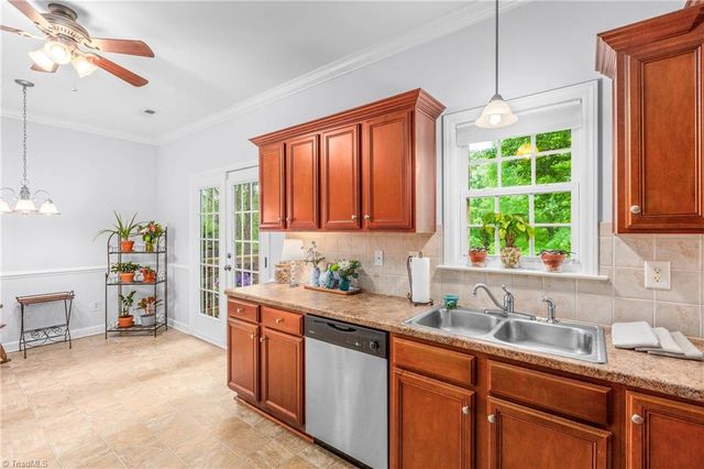 6604 Springfield Village Lane, Clemmons, NC 27012