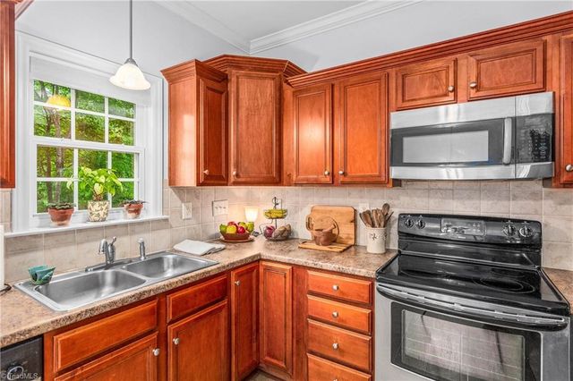 6604 Springfield Village Lane, Clemmons, NC 27012