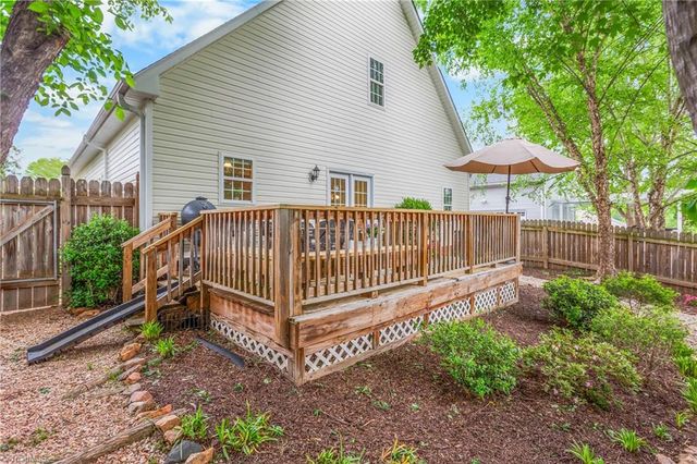 6604 Springfield Village Lane, Clemmons, NC 27012