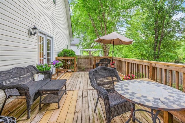 6604 Springfield Village Lane, Clemmons, NC 27012
