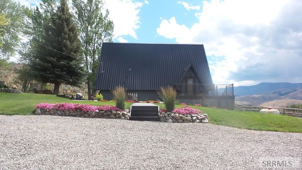 Image 2 of property listing at 15 Skinner Lane, Salmon, ID 83467