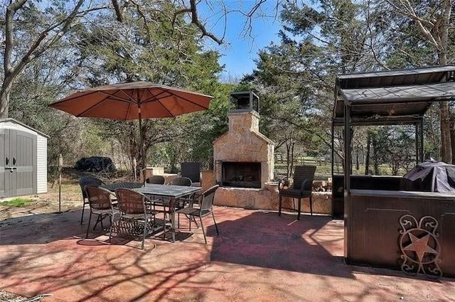 233 Castle Drive, Pottsboro, TX 75076