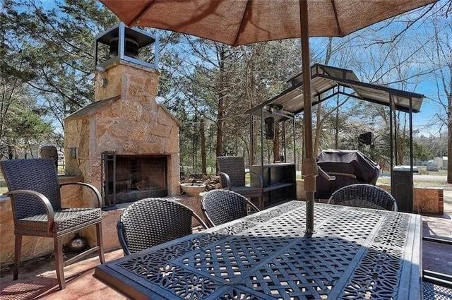233 Castle Drive, Pottsboro, TX 75076
