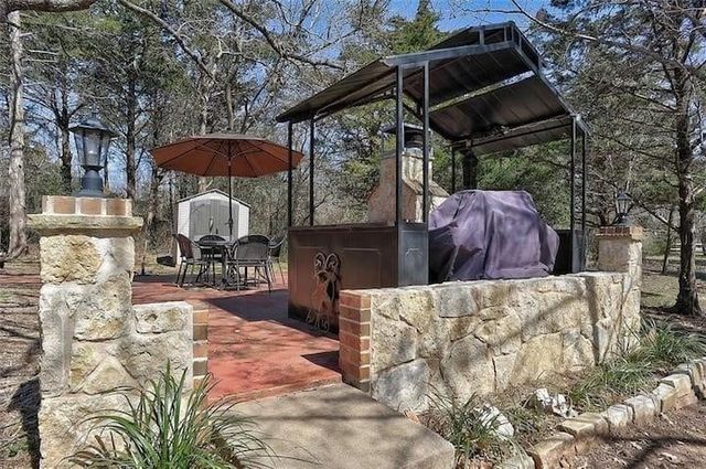 233 Castle Drive, Pottsboro, TX 75076