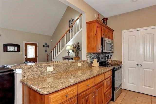 233 Castle Drive, Pottsboro, TX 75076