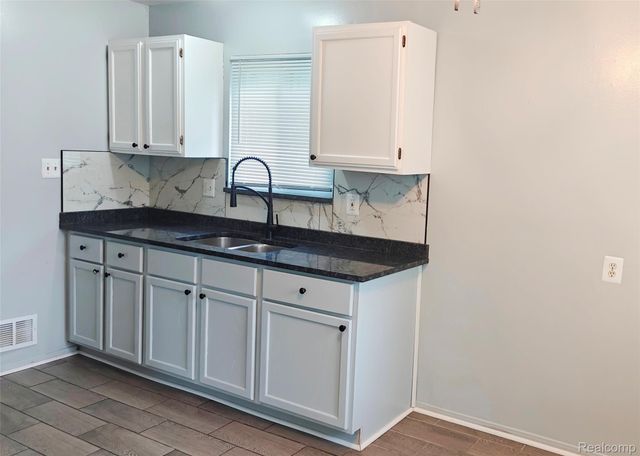6039 Sylvia Street, Taylor, MI 48180