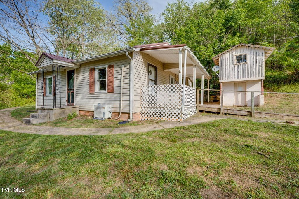 379 A P Carter Highway, Hiltons, VA 24258