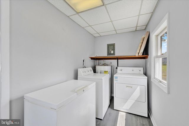 9 HELICOPTER DR, Middle River, MD 21220