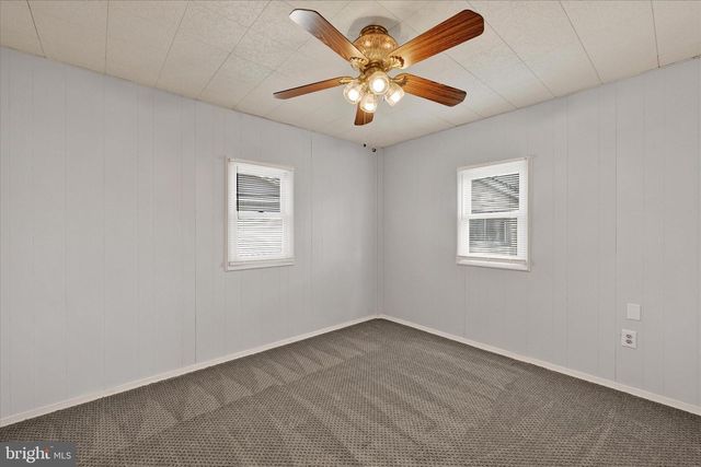 9 HELICOPTER DR, Middle River, MD 21220