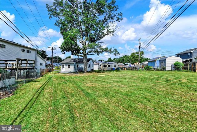 9 HELICOPTER DR, Middle River, MD 21220