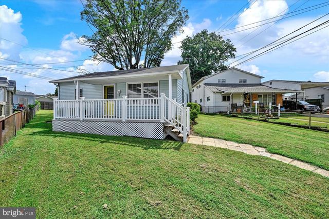 9 HELICOPTER DR, Middle River, MD 21220