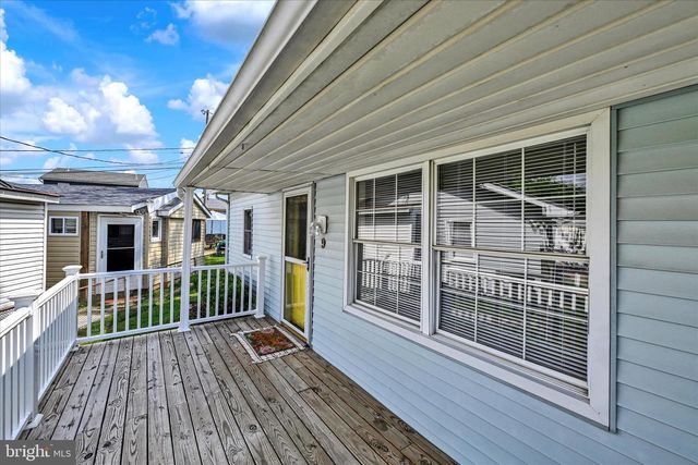 9 HELICOPTER DR, Middle River, MD 21220