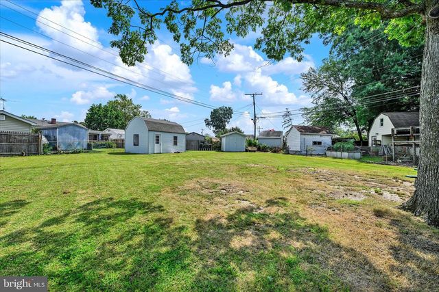 9 HELICOPTER DR, Middle River, MD 21220