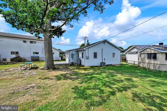 9 HELICOPTER DR, Middle River, MD 21220