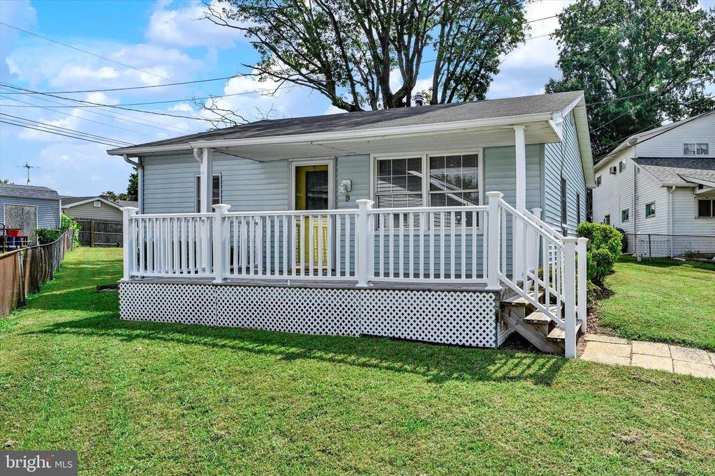 9 HELICOPTER DR, Middle River, MD 21220