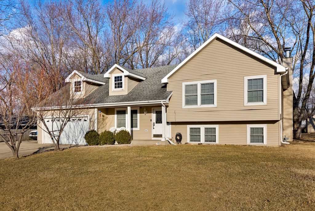 181 Skyline Drive, Carpentersville, IL 60110