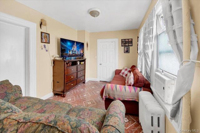 14 Bartels Place, New Rochelle, NY 10801