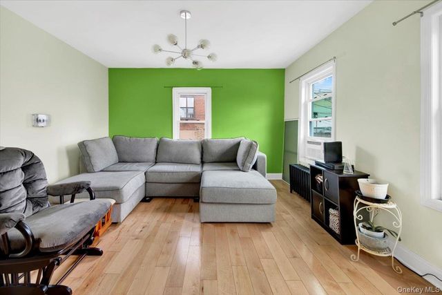 14 Bartels Place, New Rochelle, NY 10801