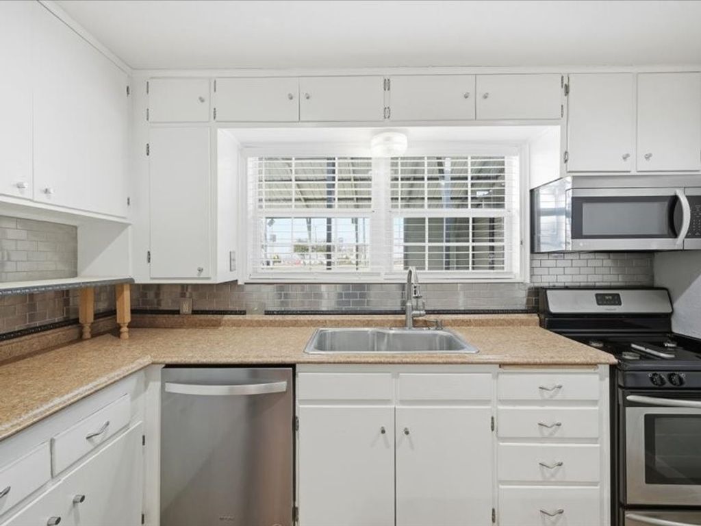 1515 E Nall Street, Sherman, TX 75090