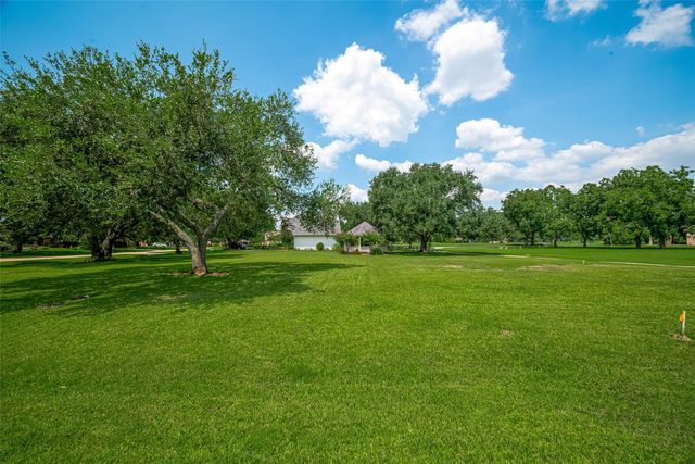 5319 Waterbeck Street, Weston Lakes, TX 77441