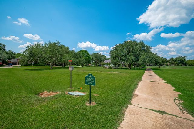 5319 Waterbeck Street, Weston Lakes, TX 77441