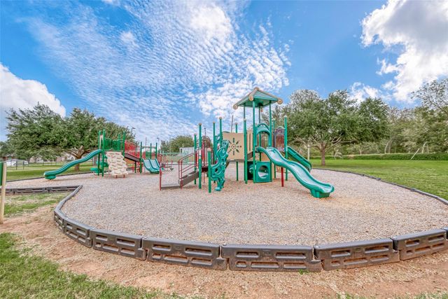 5319 Waterbeck Street, Weston Lakes, TX 77441