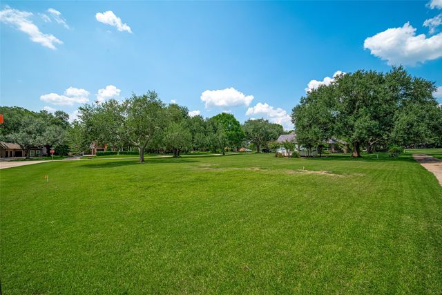 5319 Waterbeck Street, Weston Lakes, TX 77441