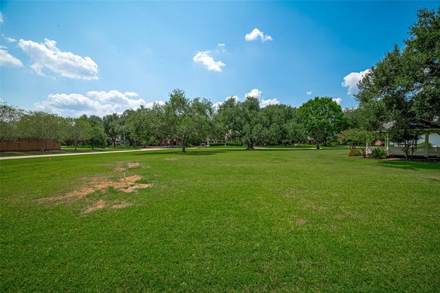 5319 Waterbeck Street, Weston Lakes, TX 77441