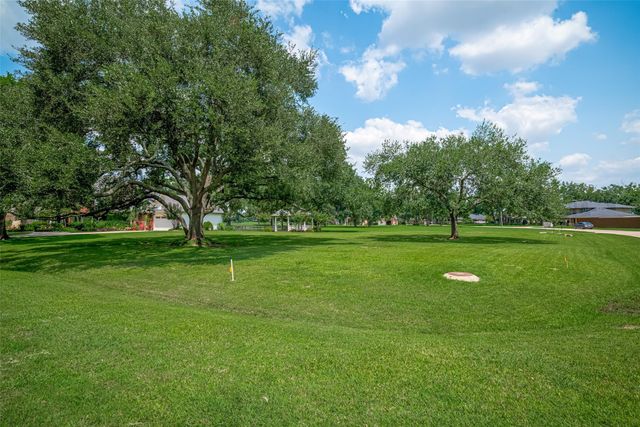 5319 Waterbeck Street, Weston Lakes, TX 77441