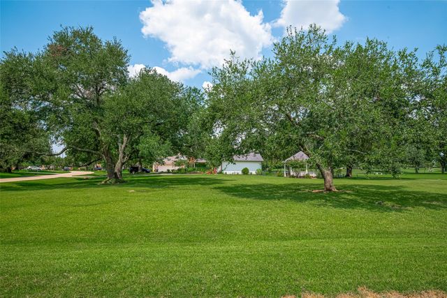 5319 Waterbeck Street, Weston Lakes, TX 77441