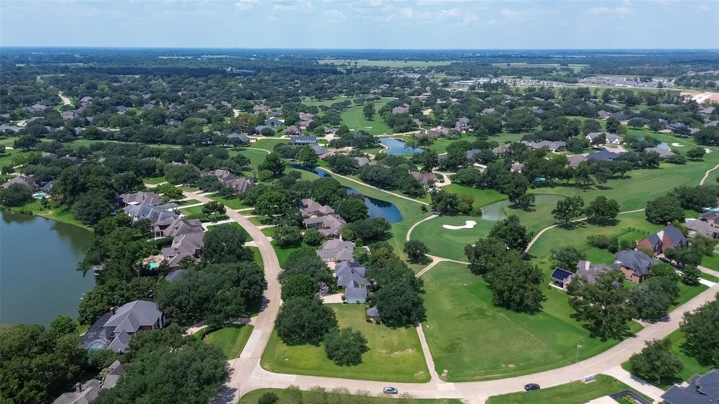 5319 Waterbeck Street, Weston Lakes, TX 77441