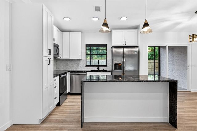 14841 OAK VINE DRIVE, Lutz, FL 33559