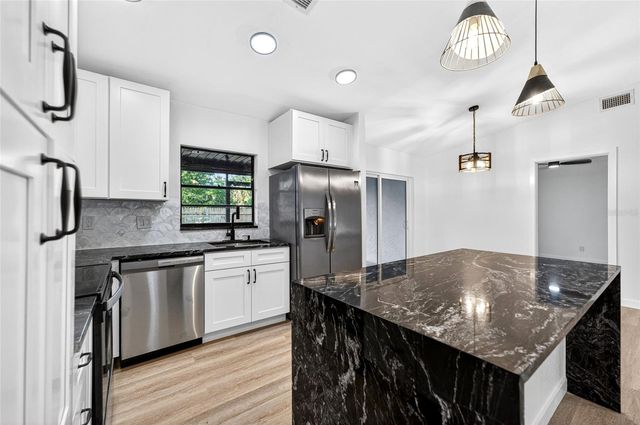 14841 OAK VINE DRIVE, Lutz, FL 33559