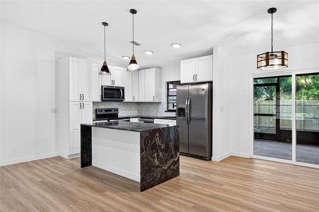 14841 OAK VINE DRIVE, Lutz, FL 33559