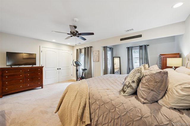 606 Sara Circle, Port Jefferson Station, NY 11776