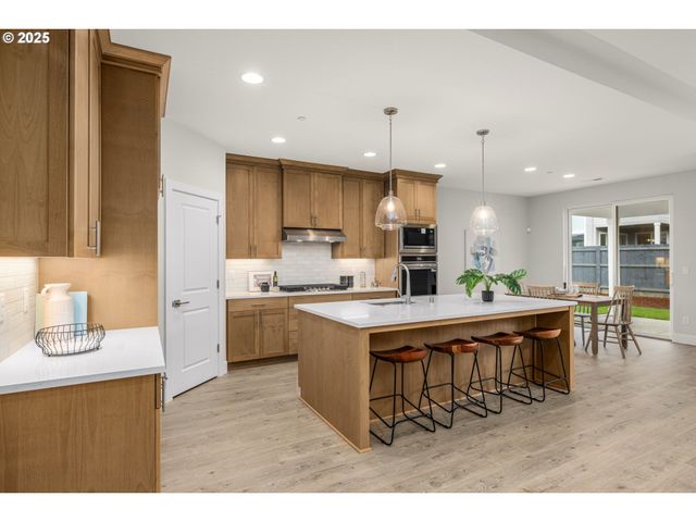 1103 S MOUNTAIN Pl, Ridgefield, WA 98642